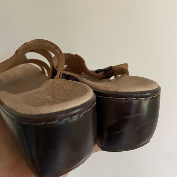 Clarks Brown Sandals Leather Straps Low Heel - Picture 9 of 9